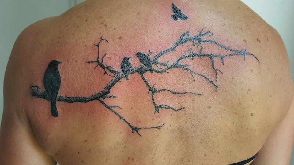tattoo dos femme